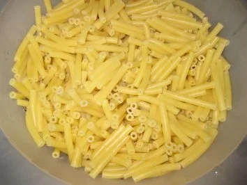 Rezept: Mein Kunterbunter Makkaroniauflauf.... Bild Nr. 2 Mein Kunterbunter Makkaroniauflauf.... - Rezept - Bild Nr. 2