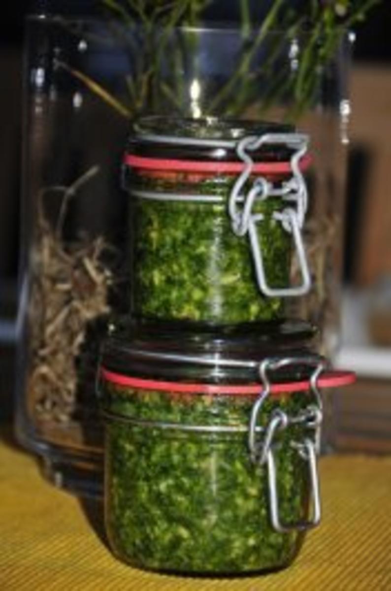 Bilder für Bärlauchpesto mit Haselnüssen und Pecorino - Rezept