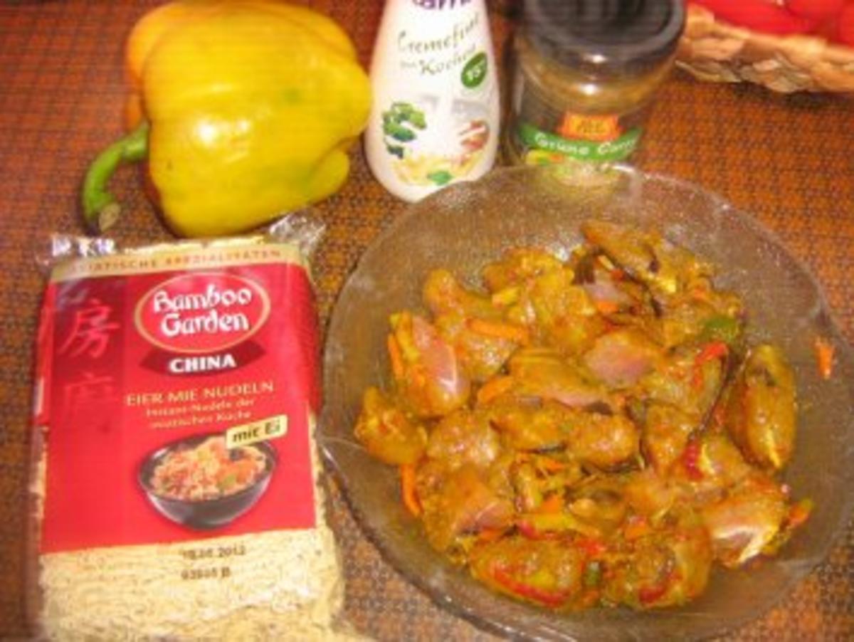 Asiatische Nudelpfanne Mit Puten Gemuse Curry Rezept Kochbar De