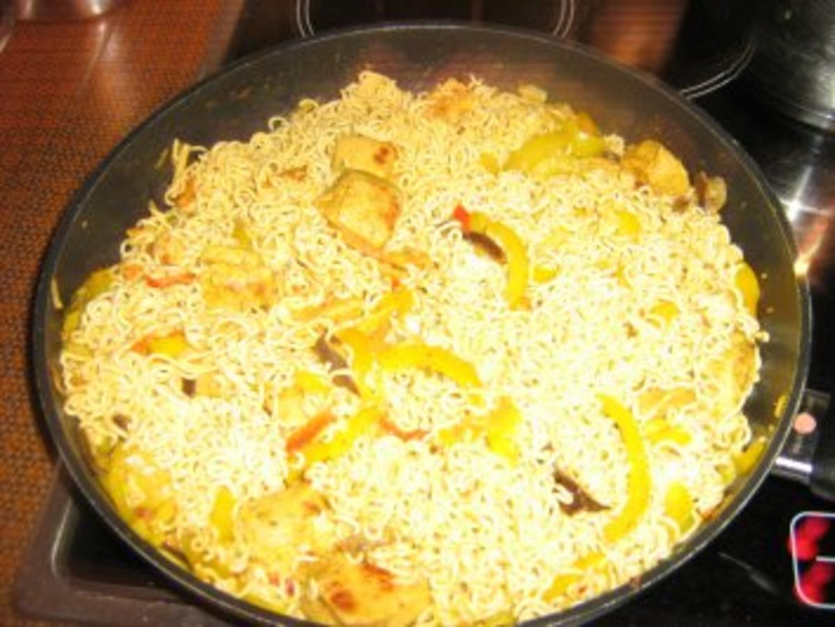 Asiatische Nudelpfanne mit Puten-Gemüse-Curry - Rezept - Bild Nr. 5