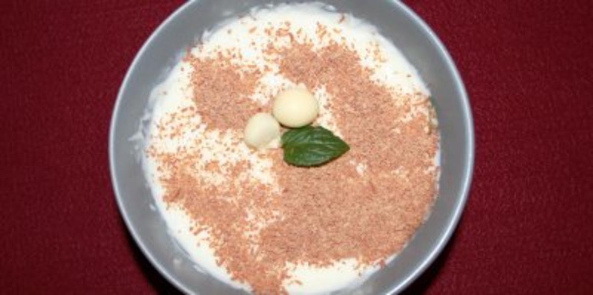 Vanille-Pudding mit Preiselbeersoße - Rezept