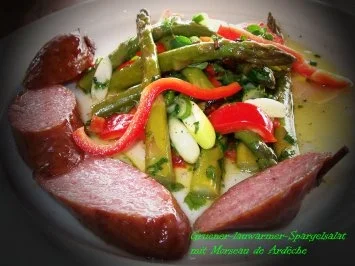 Lauwarmer Spargelsalat mit Wurst - Rezept