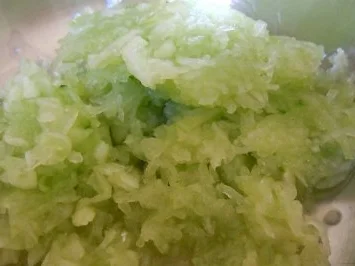 Rezept: Würziges Hähnchenfleisch mit Pommes Frites und Tzatziki Bild Nr. 2 Würziges Hähnchenfleisch mit Pommes Frites und Tzatziki - Rezept - Bild Nr. 2