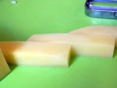 Rezept: Würziges Hähnchenfleisch mit Pommes Frites und Tzatziki Bild Nr. 4 Würziges Hähnchenfleisch mit Pommes Frites und Tzatziki - Rezept - Bild Nr. 4