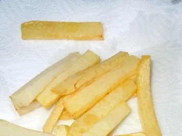 Rezept: Würziges Hähnchenfleisch mit Pommes Frites und Tzatziki Bild Nr. 6 Würziges Hähnchenfleisch mit Pommes Frites und Tzatziki - Rezept - Bild Nr. 6