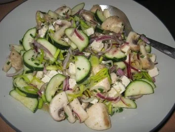 Rezept: Pilz-Zucchinisalat Pilz-Zucchinisalat - Rezept