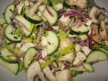 Rezept: Pilz-Zucchinisalat Bild Nr. 2 Pilz-Zucchinisalat - Rezept - Bild Nr. 2