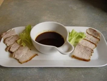 Rezept: Rotgeschmorter Schweinebauch Rotgeschmorter Schweinebauch - Rezept