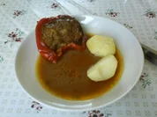 Rezept: Gefüllte Paprikahälften Gefüllte Paprikahälften - Rezept