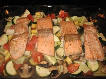 Rezept: Wildlachs auf Gemüsebett mit Wasabii-Dip Bild Nr. 2 Wildlachs auf Gemüsebett mit Wasabii-Dip - Rezept - Bild Nr. 2