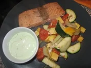 Rezept: Wildlachs auf Gemรผsebett mit Wasabii-Dip Wildlachs auf Gemรผsebett mit Wasabii-Dip - Rezept