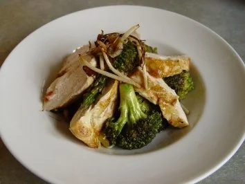 Rezept: Schnelle Gemüsepfanne mit Geflügel aus dem Wok Schnelle Gemüsepfanne mit Geflügel aus dem Wok - Rezept