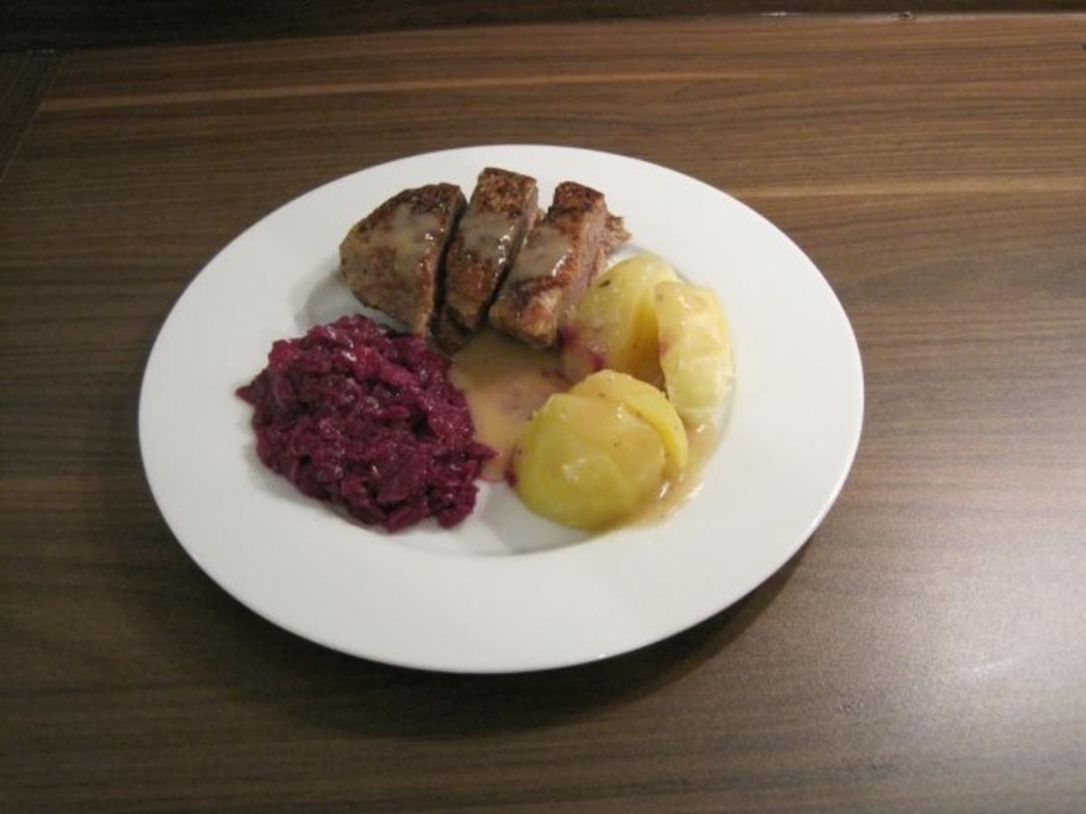 Bilder für Entenbrust mit Äpfeln und Majoran - Rezept