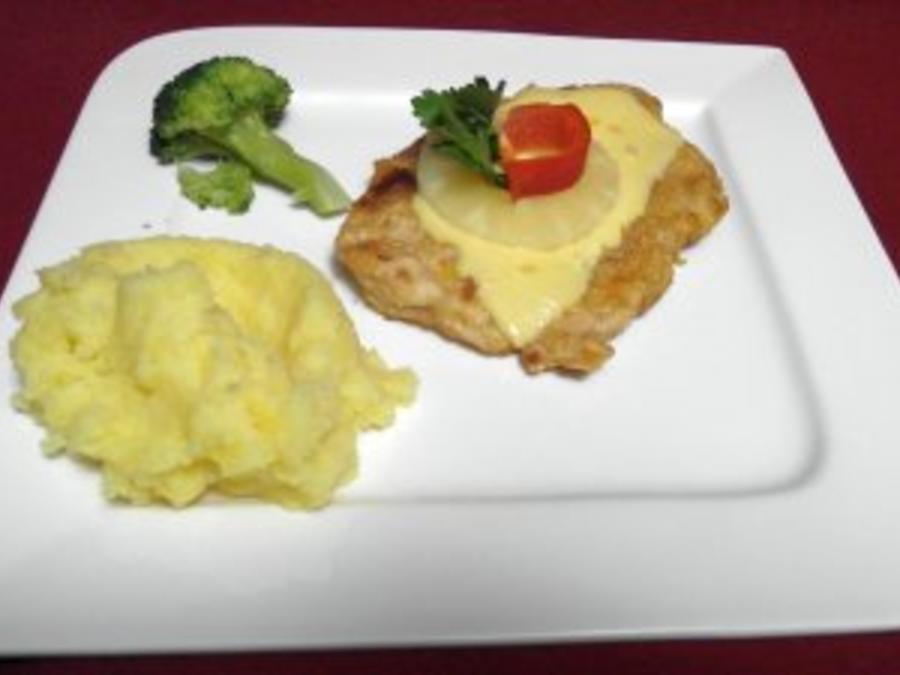 Schnitzel mit Käse und Ananas überbacken, dazu Püree - Rezept - kochbar.de