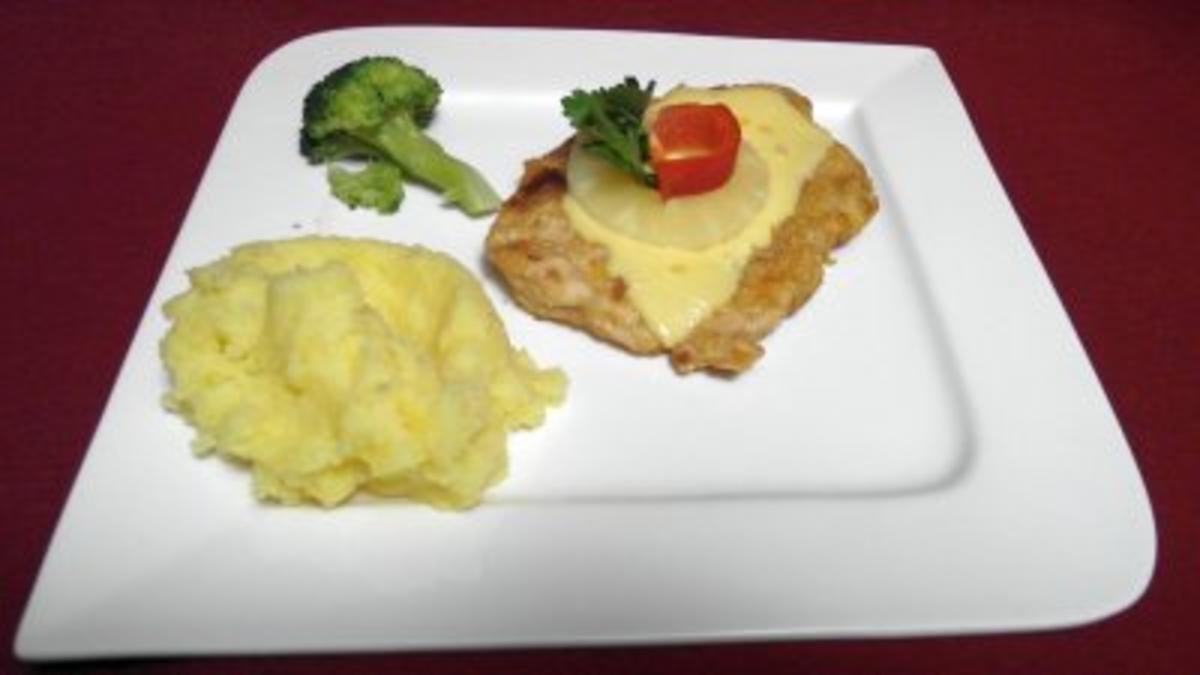 Bilder für Schnitzel mit Käse und Ananas überbacken, dazu Püree - Rezept