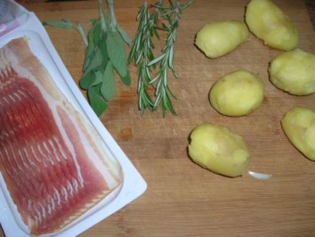Salbei-Rosmarin-Kartoffeln im Speckmantel (Beilage zu Fleisch und Fisch) zu Kalbshaxe - Rezept - Bild Nr. 4