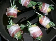 Rezept: Salbei-Rosmarin-Kartoffeln im Speckmantel (Beilage zu Fleisch und Fisch) zu Kalbshaxe Salbei-Rosmarin-Kartoffeln im Speckmantel (Beilage zu Fleisch und Fisch) zu Kalbshaxe - Rezept