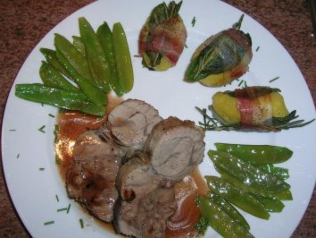 Salbei-Rosmarin-Kartoffeln im Speckmantel (Beilage zu Fleisch und Fisch) zu Kalbshaxe - Rezept - Bild Nr. 2