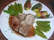 Rezept: Kalbshaxe aus dem Ofen mit Salbei-Rosmarin-Kartoffeln im Speckmantel Kalbshaxe aus dem Ofen mit Salbei-Rosmarin-Kartoffeln im Speckmantel - Rezept