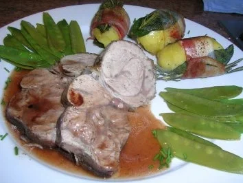 Kalbshaxe aus dem Ofen  mit Salbei-Rosmarin-Kartoffeln im Speckmantel - Rezept - Bild Nr. 2