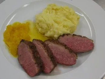 Karamellisierte Entenbrust mit Kartoffel-Selleriepüree und glasierten Orangen (Sebastian) - Rezept