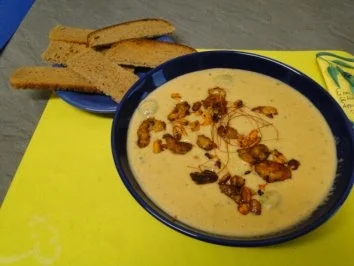 Rezept: Spitzkohlrahmsüppchen mit King Prawns (aus Resten und aus spontaner Idee) Spitzkohlrahmsüppchen mit King Prawns (aus Resten und aus spontaner Idee) - Rezept