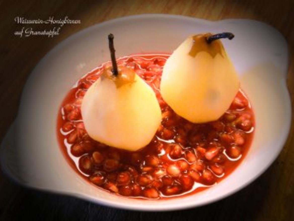Weisswein-Honigbirnen auf Granatapfel - Rezept - kochbar.de