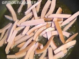 gemischter Salat mit gebratenen Wurststreifen - Rezept - Bild Nr. 5