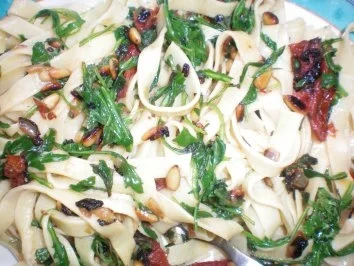 Bandnudeln mit Rucola-Tomaten - Rezept - Bild Nr. 7