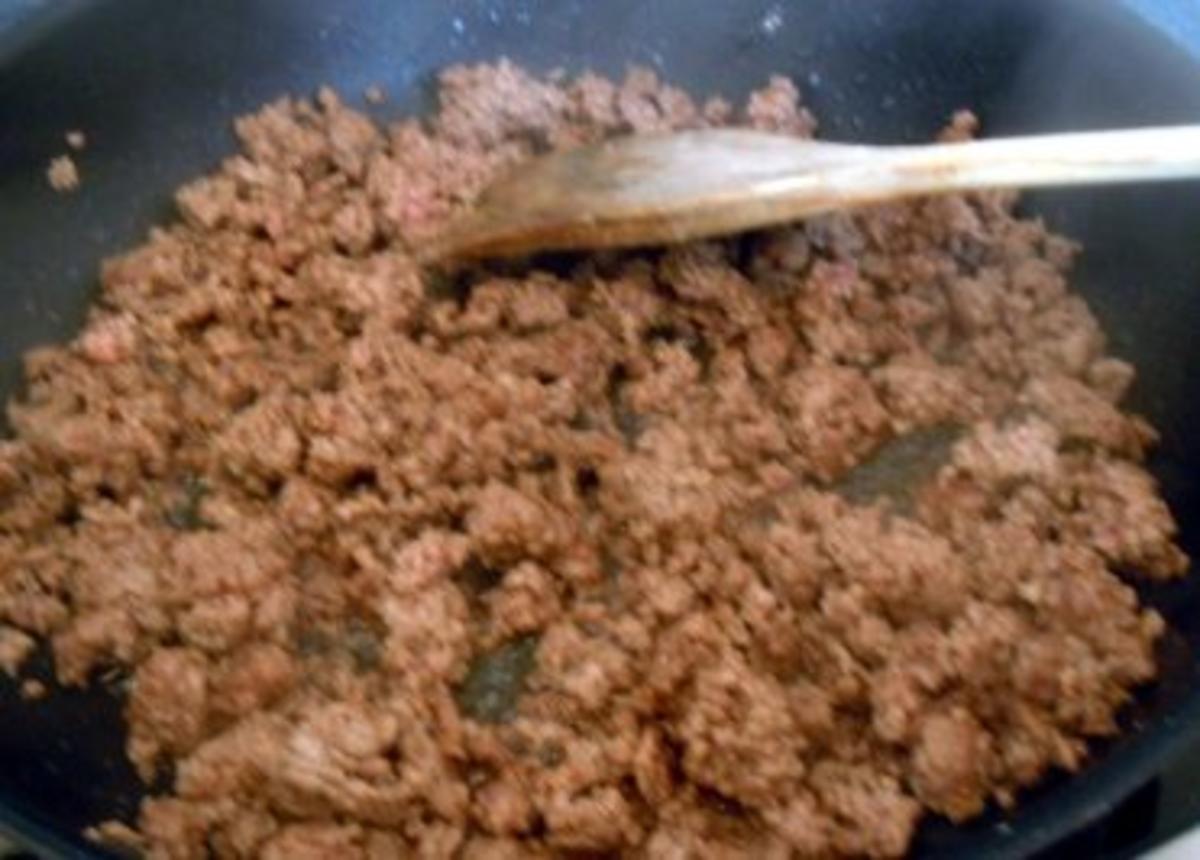 Rindfleisch-Paprika-Teigtaschen mit Joghurt-Minz-Dipp - Rezept - Bild Nr. 4