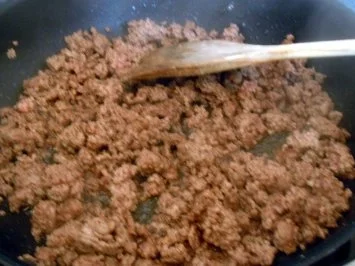 Rindfleisch-Paprika-Teigtaschen mit Joghurt-Minz-Dipp - Rezept - Bild Nr. 4