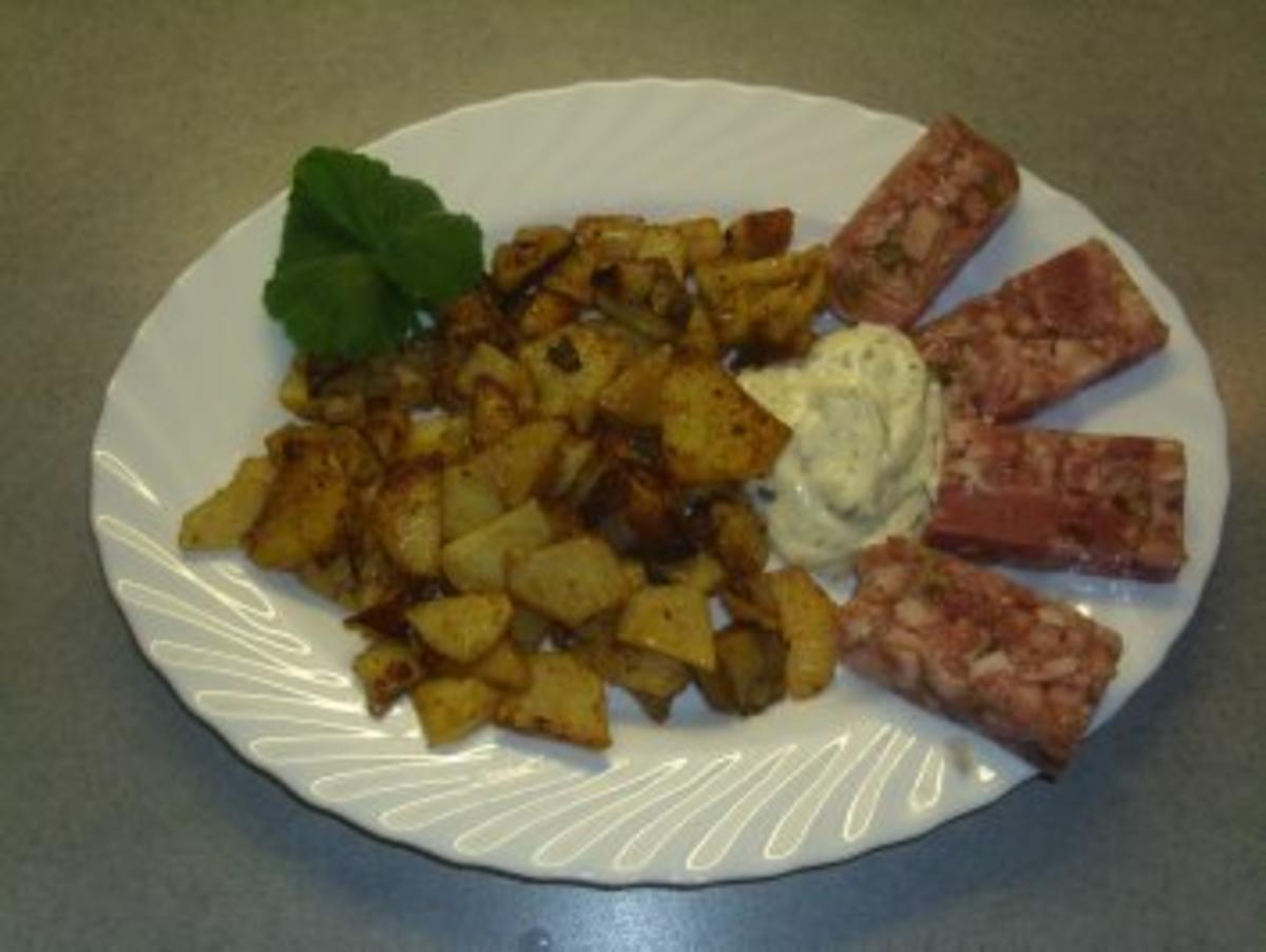 Pfannengerichte: Bratkartoffeln mit Sülze und Remouladensosse - Rezept - Bild Nr. 2