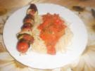 Wurstspieße an Paprikasauce und Nudeln - Rezept