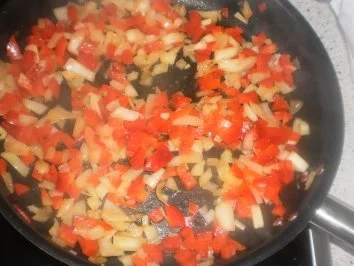 Wurstspieße an Paprikasauce und Nudeln - Rezept - Bild Nr. 4