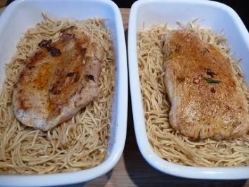 Überbackenes Putenschnitzel auf Mie-Nudelbett - Rezept - Bild Nr. 6