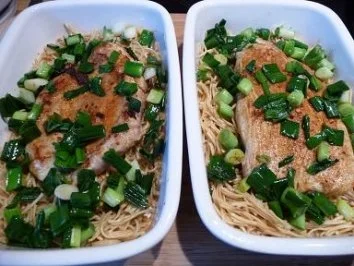 Überbackenes Putenschnitzel auf Mie-Nudelbett - Rezept - Bild Nr. 7