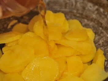 Rezept: warmer Kartoffelsalat mit Bärlauch Bild Nr. 2 warmer Kartoffelsalat mit Bärlauch - Rezept - Bild Nr. 2