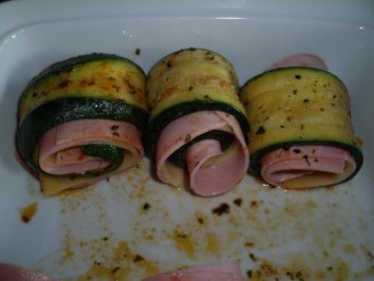 Zucchini-Schinkenröllchen im Ofen gebacken - Rezept - Bild Nr. 2