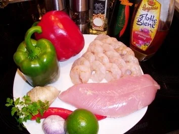 Rezept: Aus einem Topf:: Balinesische Garnelen-Hähnchen-Pfanne Bild Nr. 2 Aus einem Topf:: Balinesische Garnelen-Hähnchen-Pfanne - Rezept - Bild Nr. 2