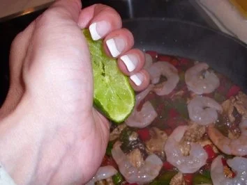 Rezept: Aus einem Topf:: Balinesische Garnelen-Hähnchen-Pfanne Bild Nr. 8 Aus einem Topf:: Balinesische Garnelen-Hähnchen-Pfanne - Rezept - Bild Nr. 8