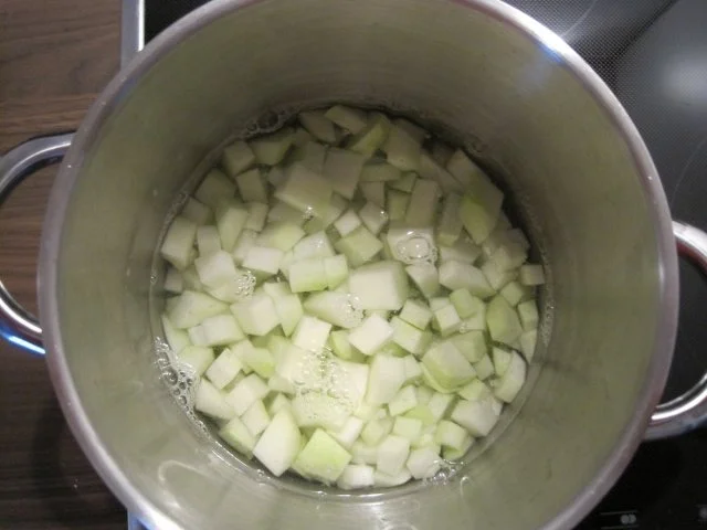 Rezept: Kohlrabi mit weißer Soße Bild Nr. 3 Kohlrabi mit weißer Soße - Rezept - Bild Nr. 3