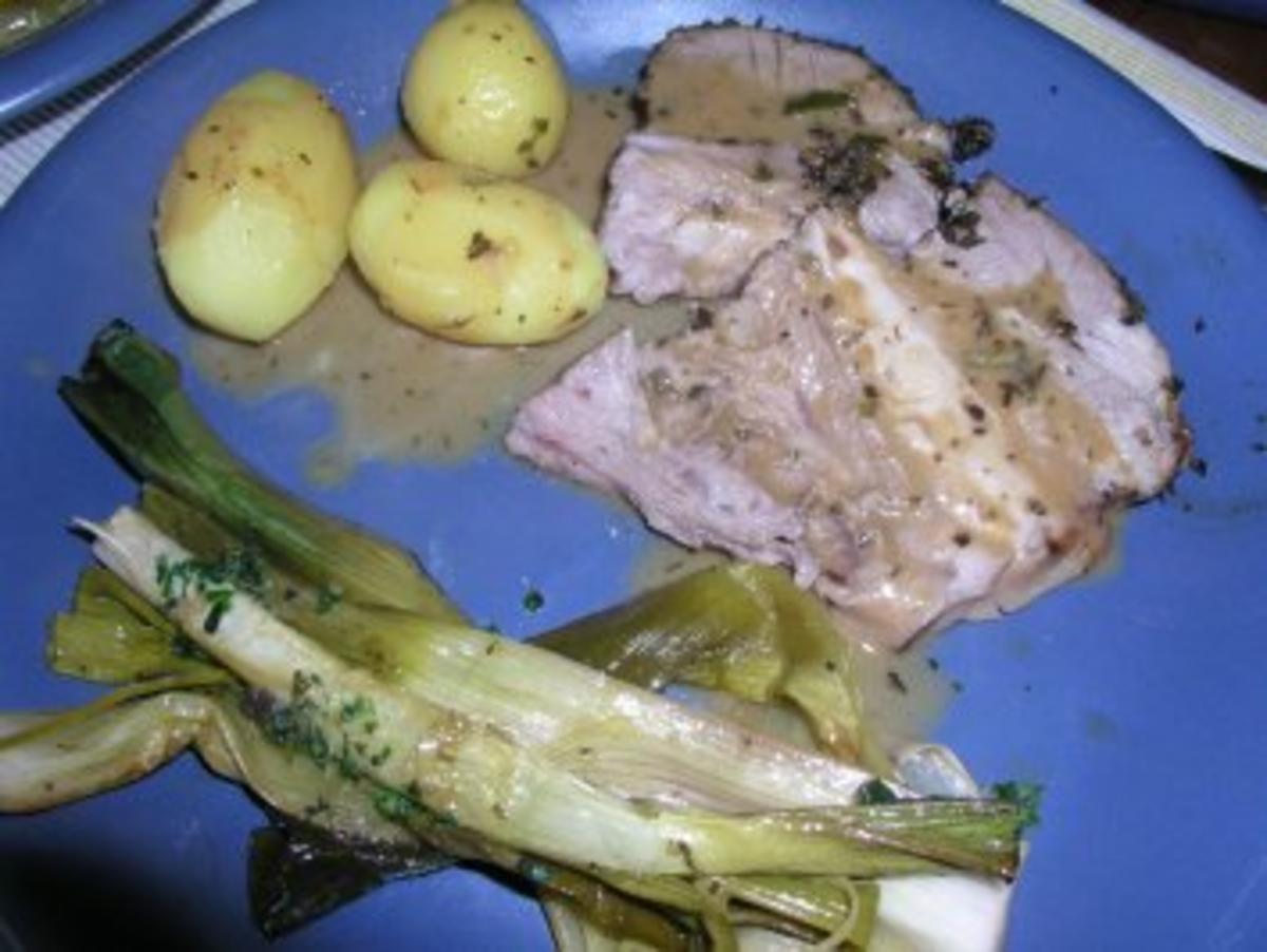 Schweinebraten auf Lauchzwiebelbett - Rezept - Bild Nr. 3