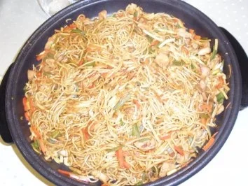 Gebratene Nudeln mit Huhn - Rezept