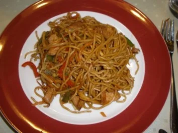 Gebratene Nudeln mit Huhn - Rezept - Bild Nr. 2