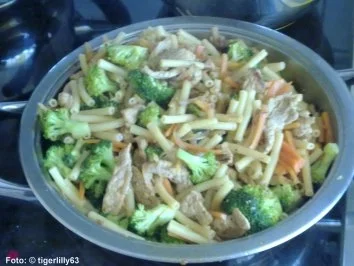 Gyros-Bratnudel-Pfännchen "Hellas" - Rezept