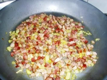 Rezept: Käsespätzle nicht ganz vegetarisch Bild Nr. 2 Käsespätzle nicht ganz vegetarisch - Rezept - Bild Nr. 2