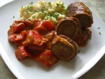 Rindsroulade mit Sauerkrautfüllung an Rahmpaprika - Rezept - Bild Nr. 6
