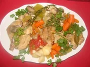 Geflügel : - Hähnchen in Weißwein und Gemüse gegart. - - Rezept
