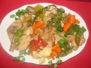 Geflügel : - Hähnchen in Weißwein und Gemüse gegart. - - Rezept