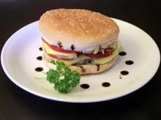 Rezept: Ananas-Tomate-Mozzarella-Burger Ananas-Tomate-Mozzarella-Burger - Rezept